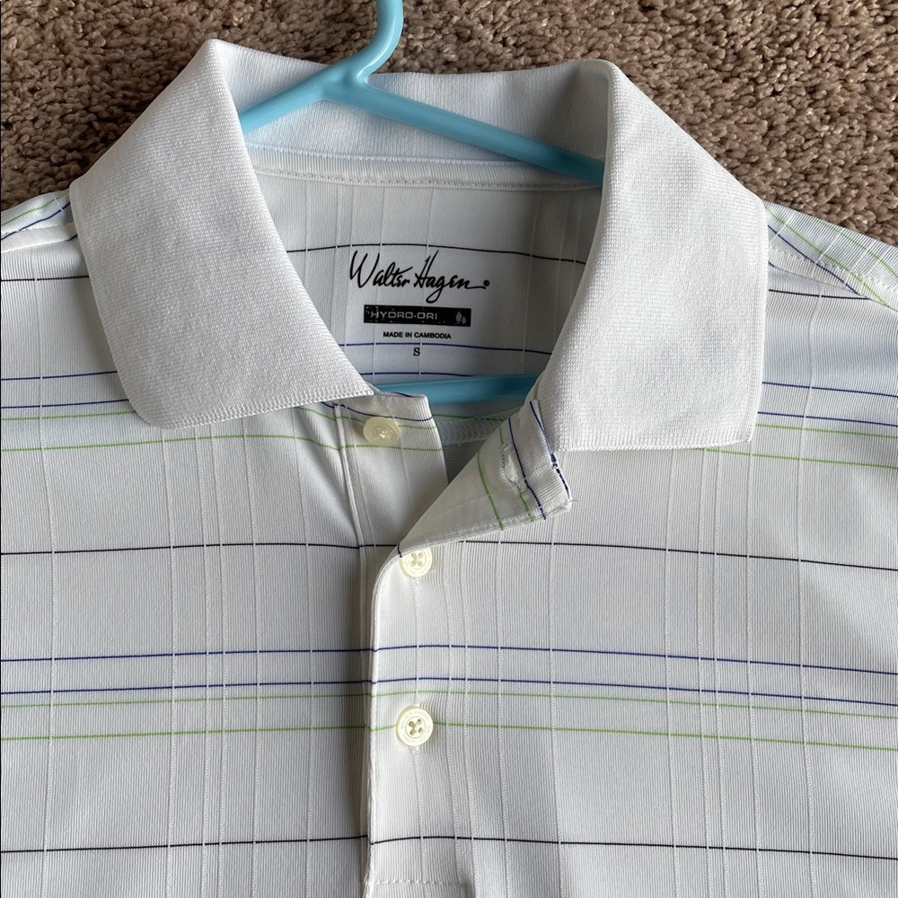 This is a Walter Hagen essentials golf polo shirt. - Picture 2 of 7